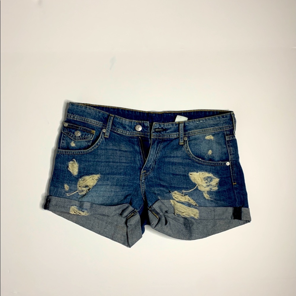 H&M women’s distressed cuffed denim shorts sz.8